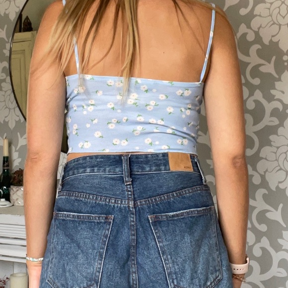 Floral Cropped Tank Top - Picture 2 of 4